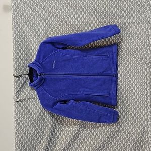 Columbia kids jacket very warm for the winter. It doesn’t fit